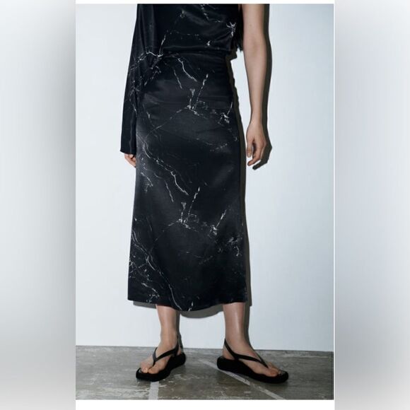 NWT ZARA Marble Printed Midi Pencil
Skirt in Black XS - Picture 4 of 6